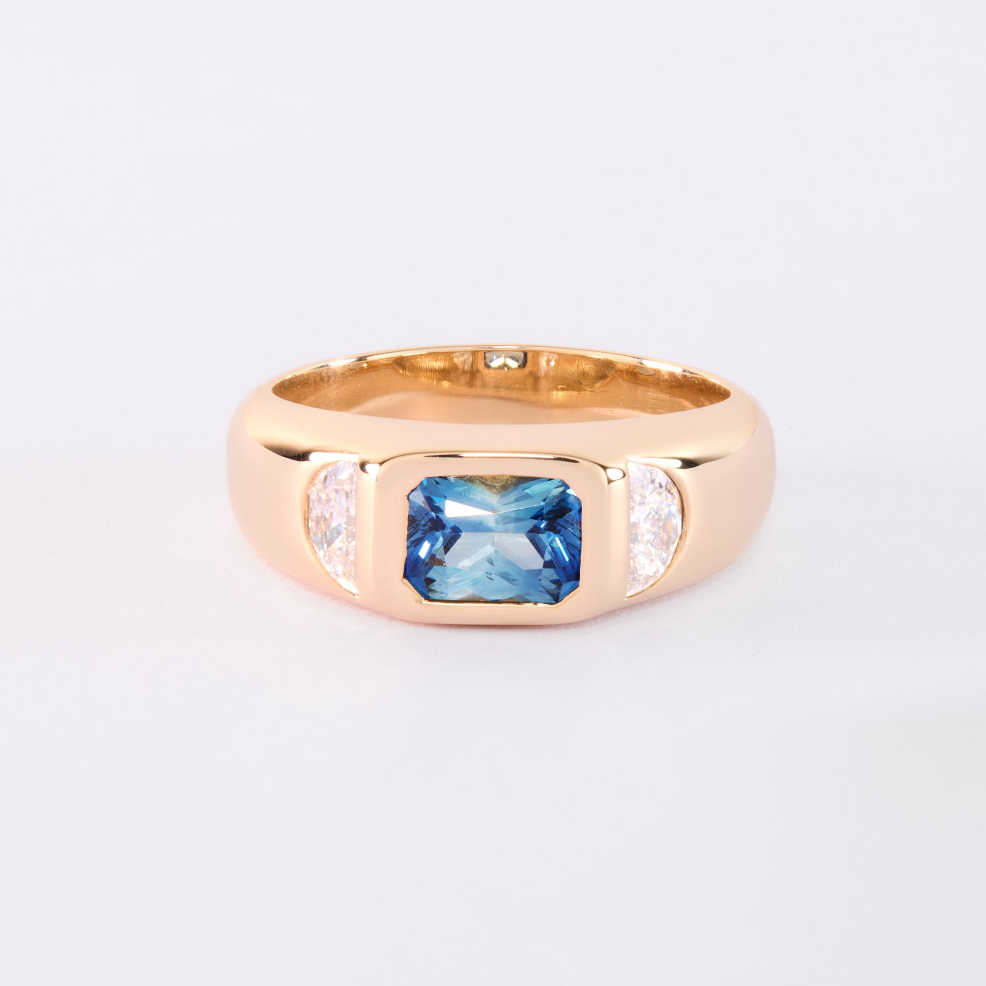 ODLE RING - BLUE SAPPHIRE AND DIAMOND