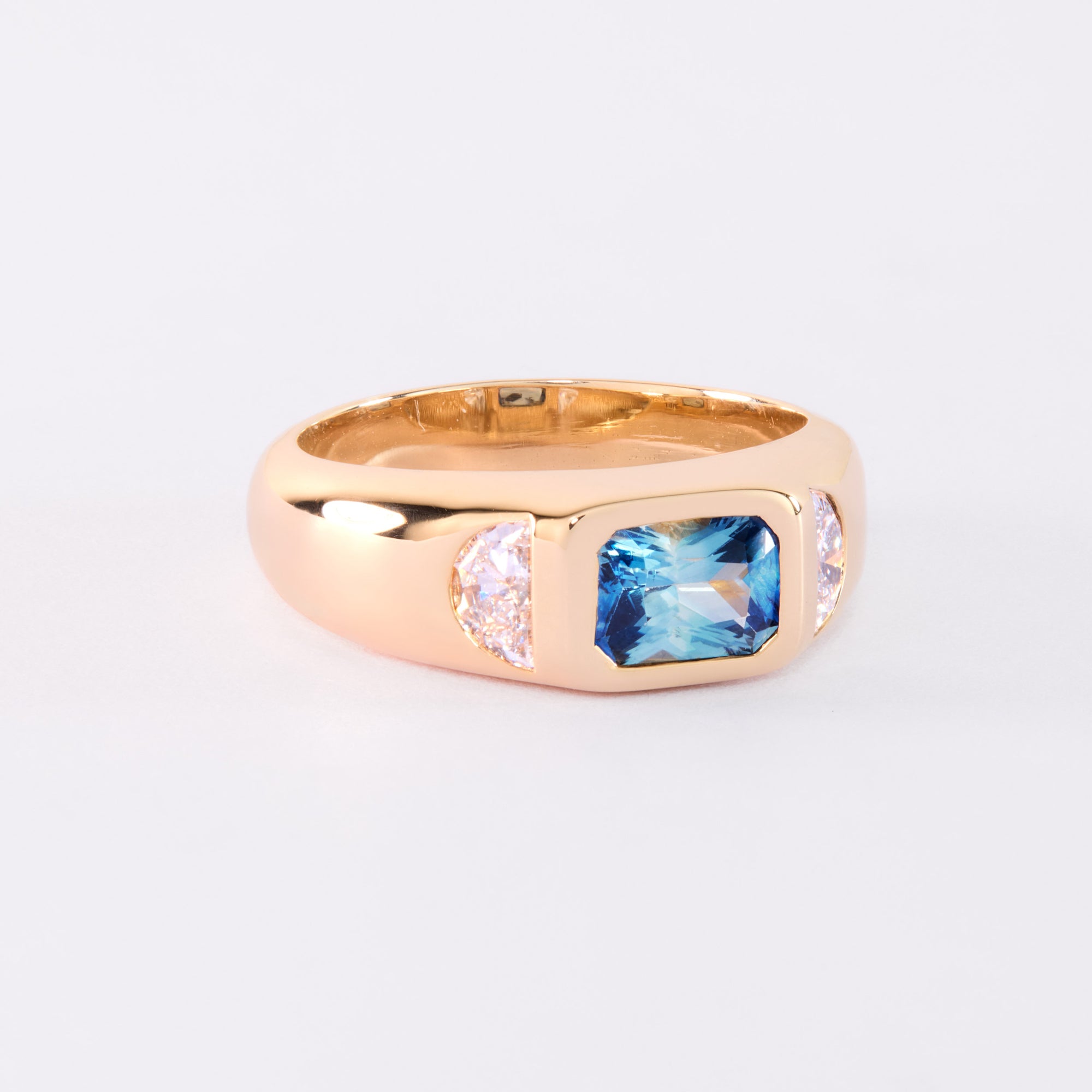 ODLE RING - BLUE SAPPHIRE AND DIAMOND