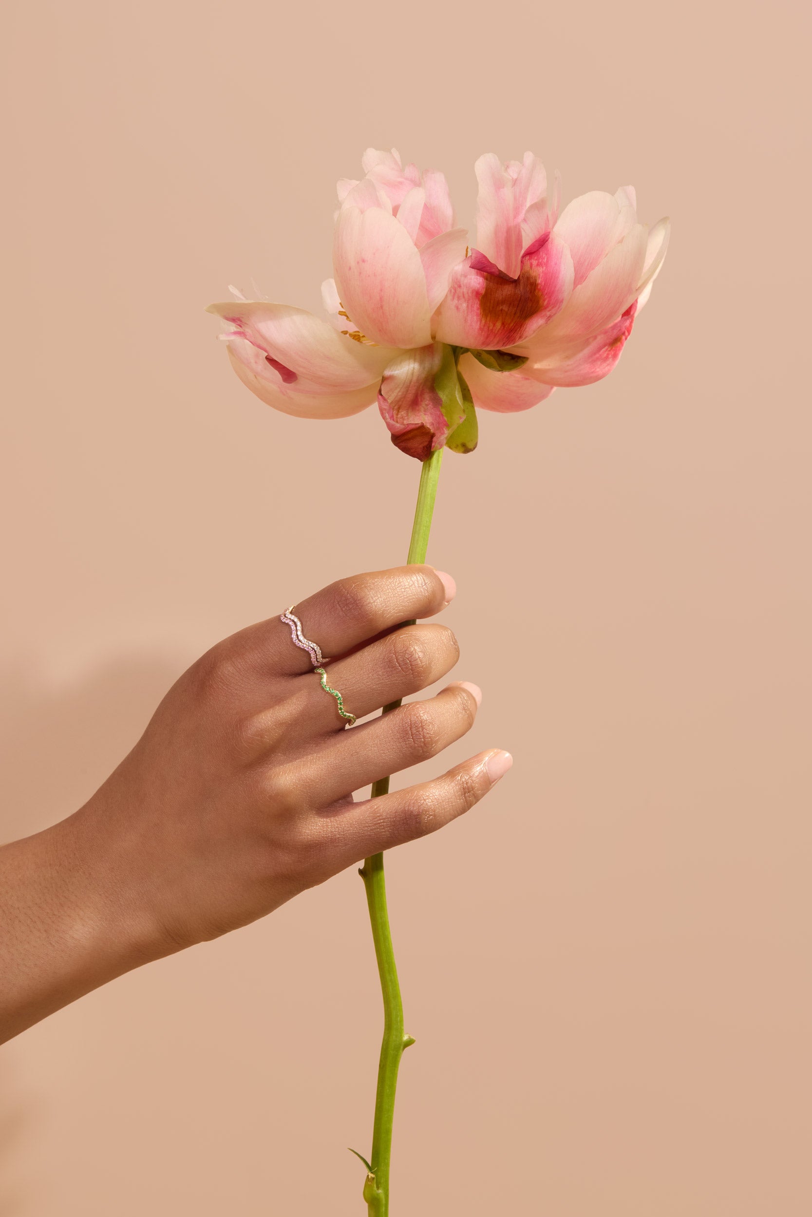 WAVY RING - LIGHT PINK SAPPHIRE